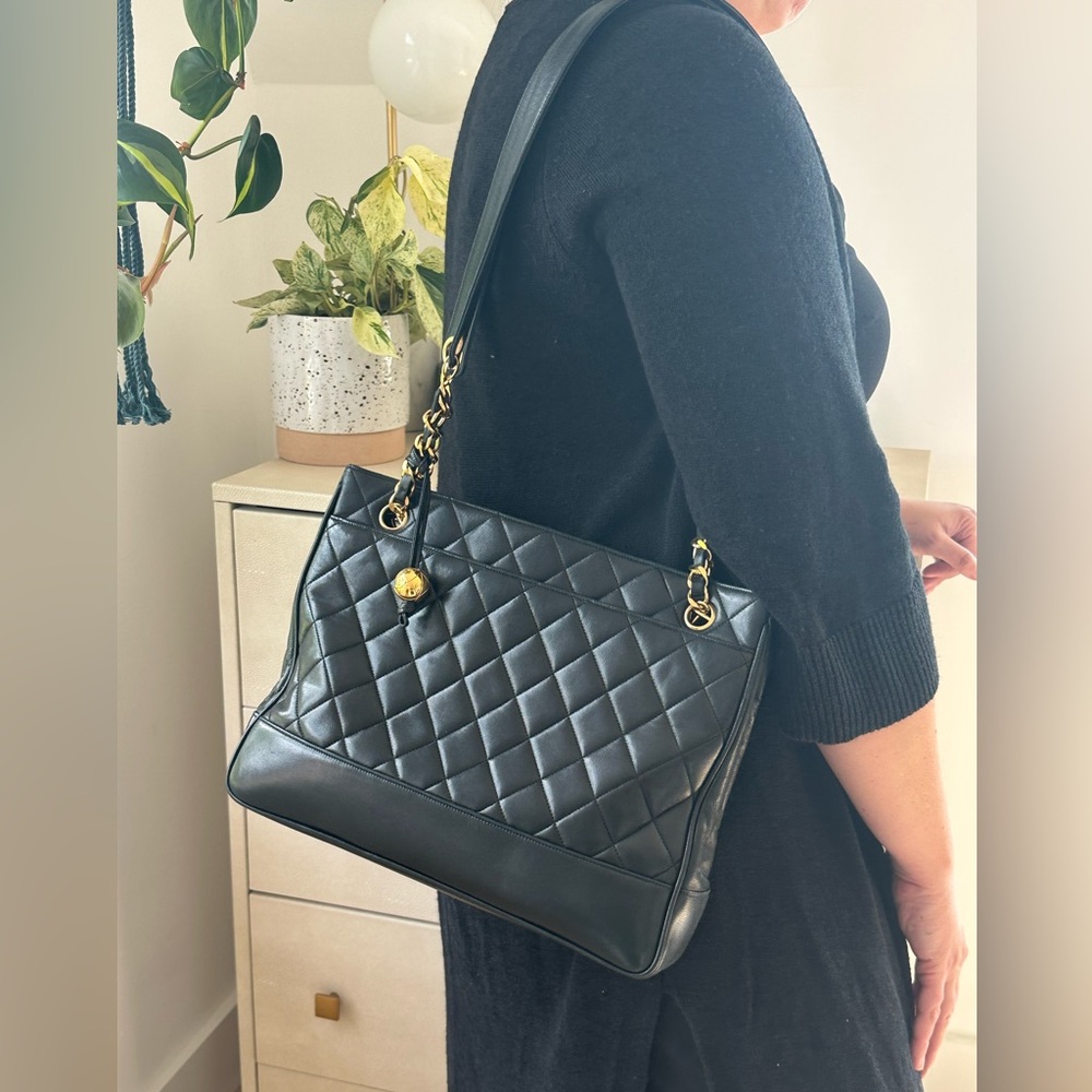 CHANEL Black Quilted Shoulder Bag